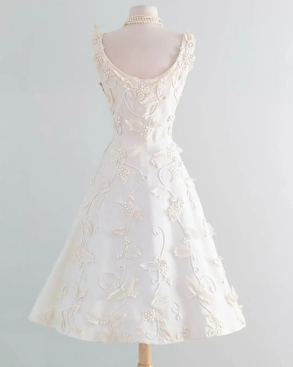 Vintage White 3D Grapes Applique Design A-Line Short Homecoming Dress Party Dress D1669