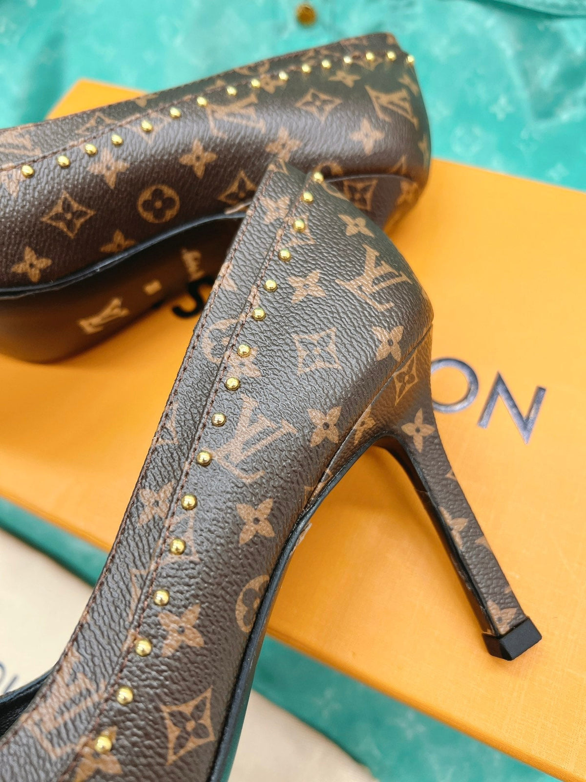 New LUV High Heel Shoes 040