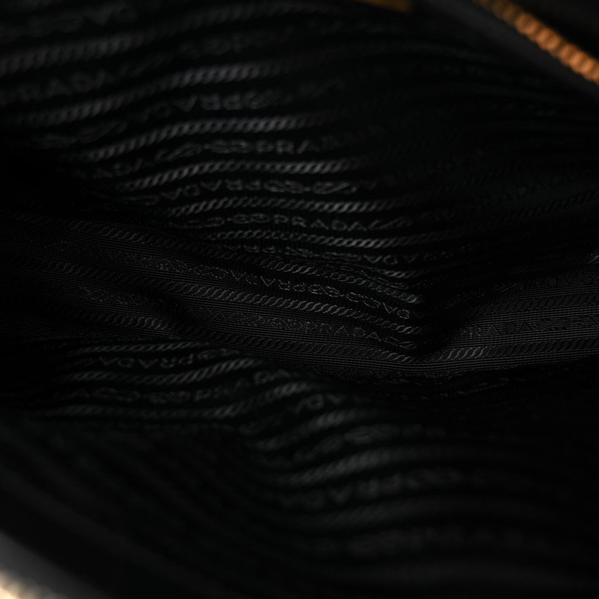 Saffiano Lux Medium Tote Black