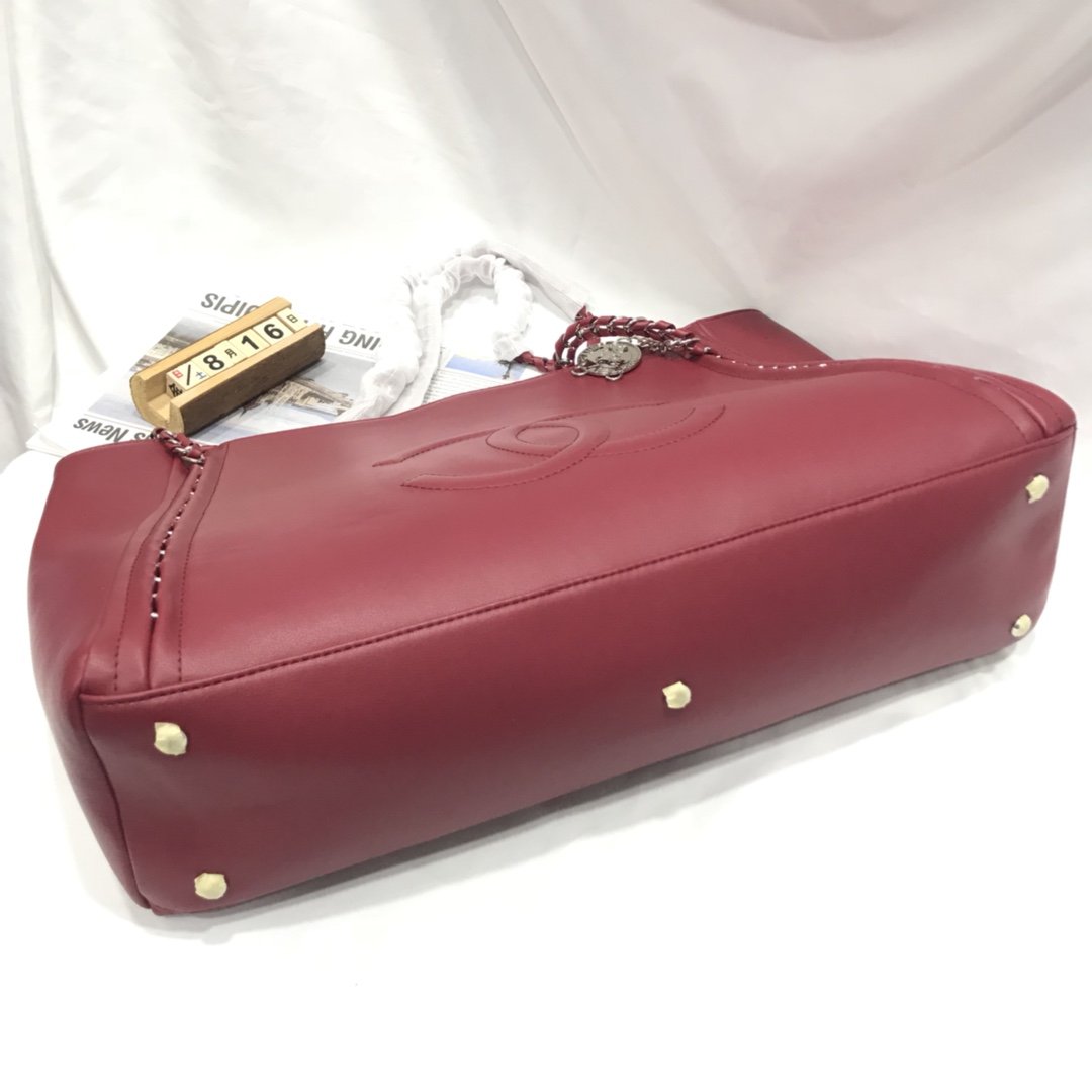CHANEL RED LARGE LUXURY LIGNE SOFT CALFSKIN TOTE BAG