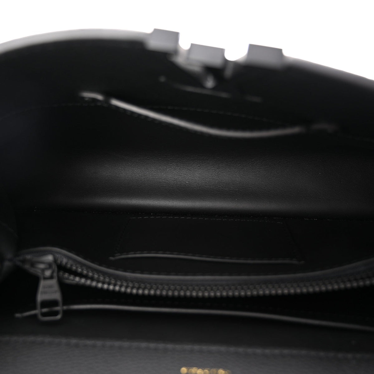 Taurillon Capucines East West MM Matte Black