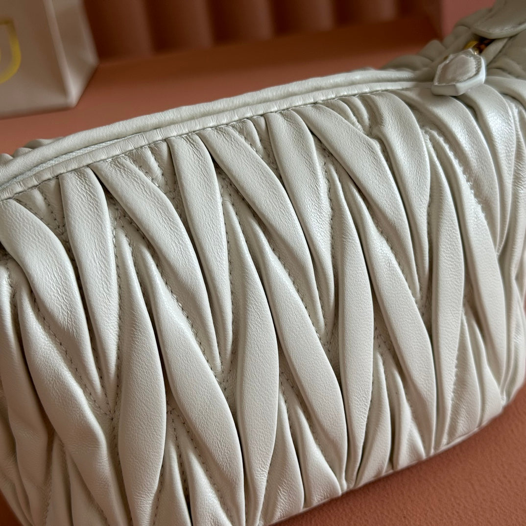 Miu Matelassé Pouch Bag 15cm White Leather