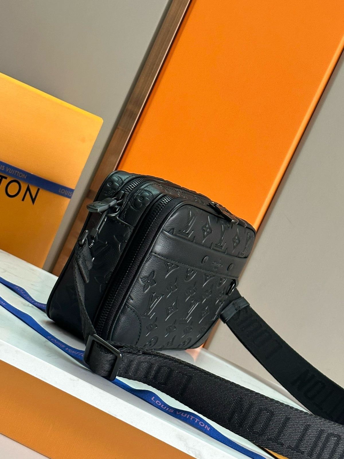 Louis Vuitton Alpha Wearable Wallet M82544