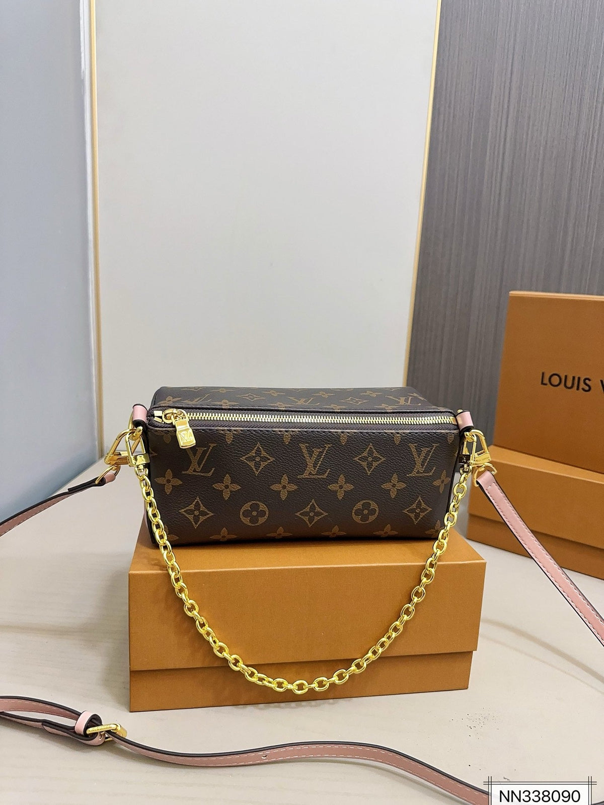 Louis Vuitton M11672 Bloom Pouch