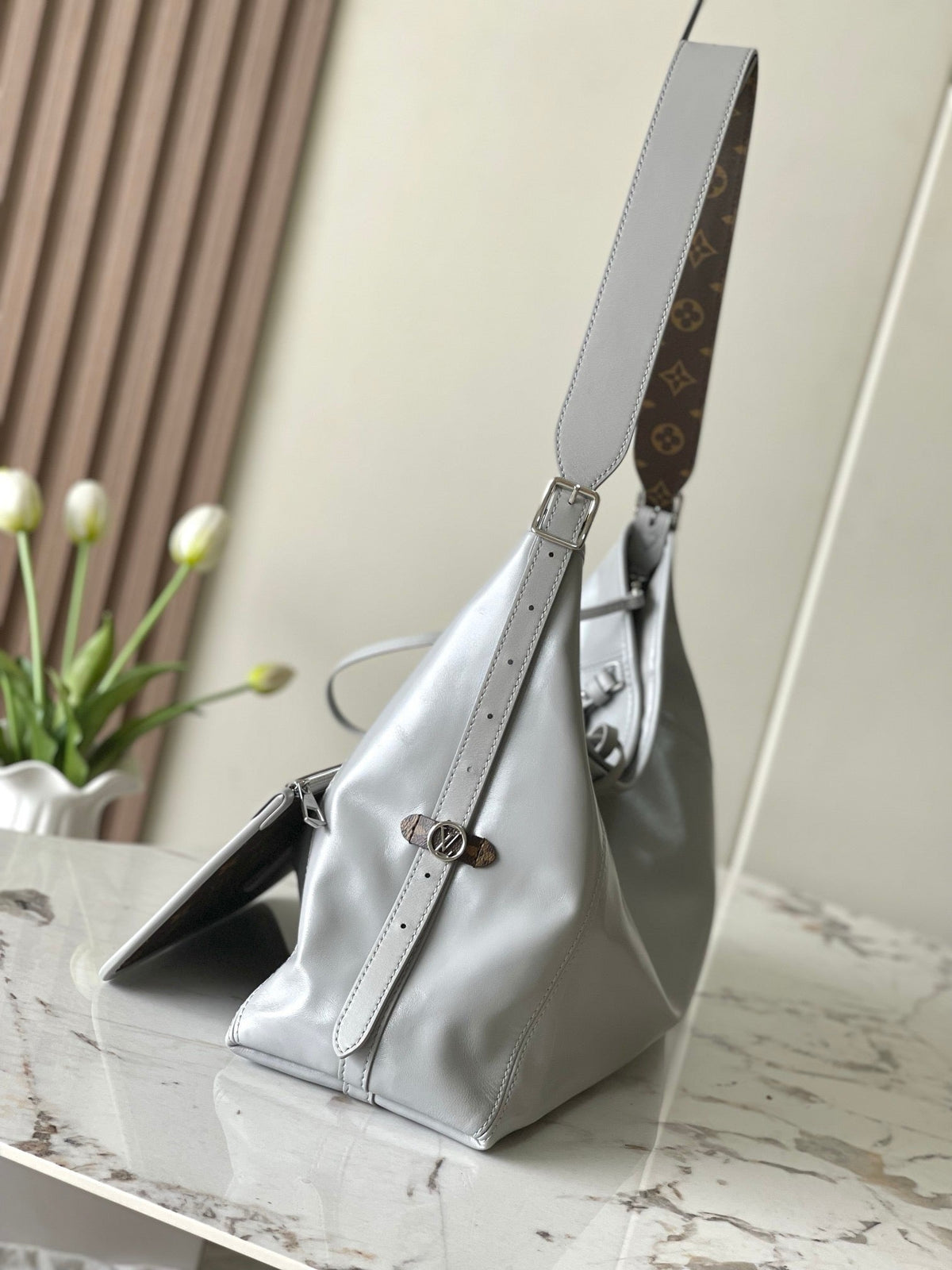 Louis Vuitton M12583 CarryAll Dark MM