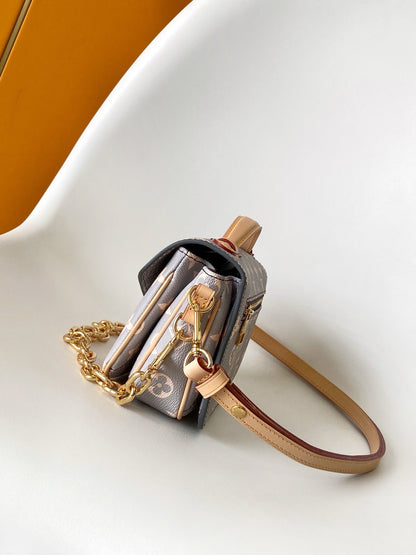Louis Vuitton M12429 Pochette Métis East West