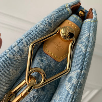 Louis Vuitton M11401 Coussin BB