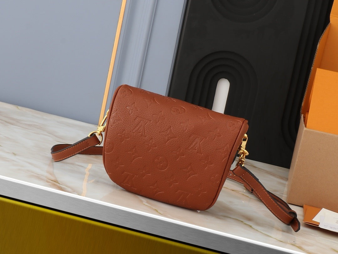Louis Vuitton M12753 Mini Bumbag