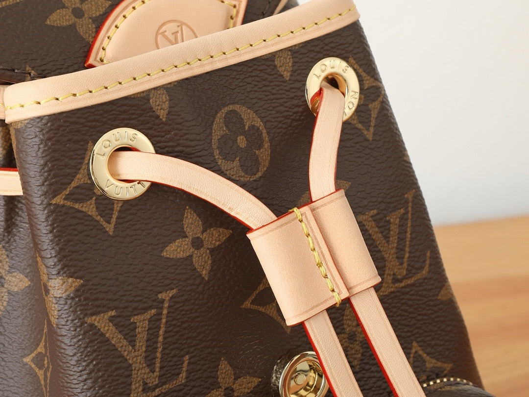 Louis Vuitton M11199 Montsouris Mini