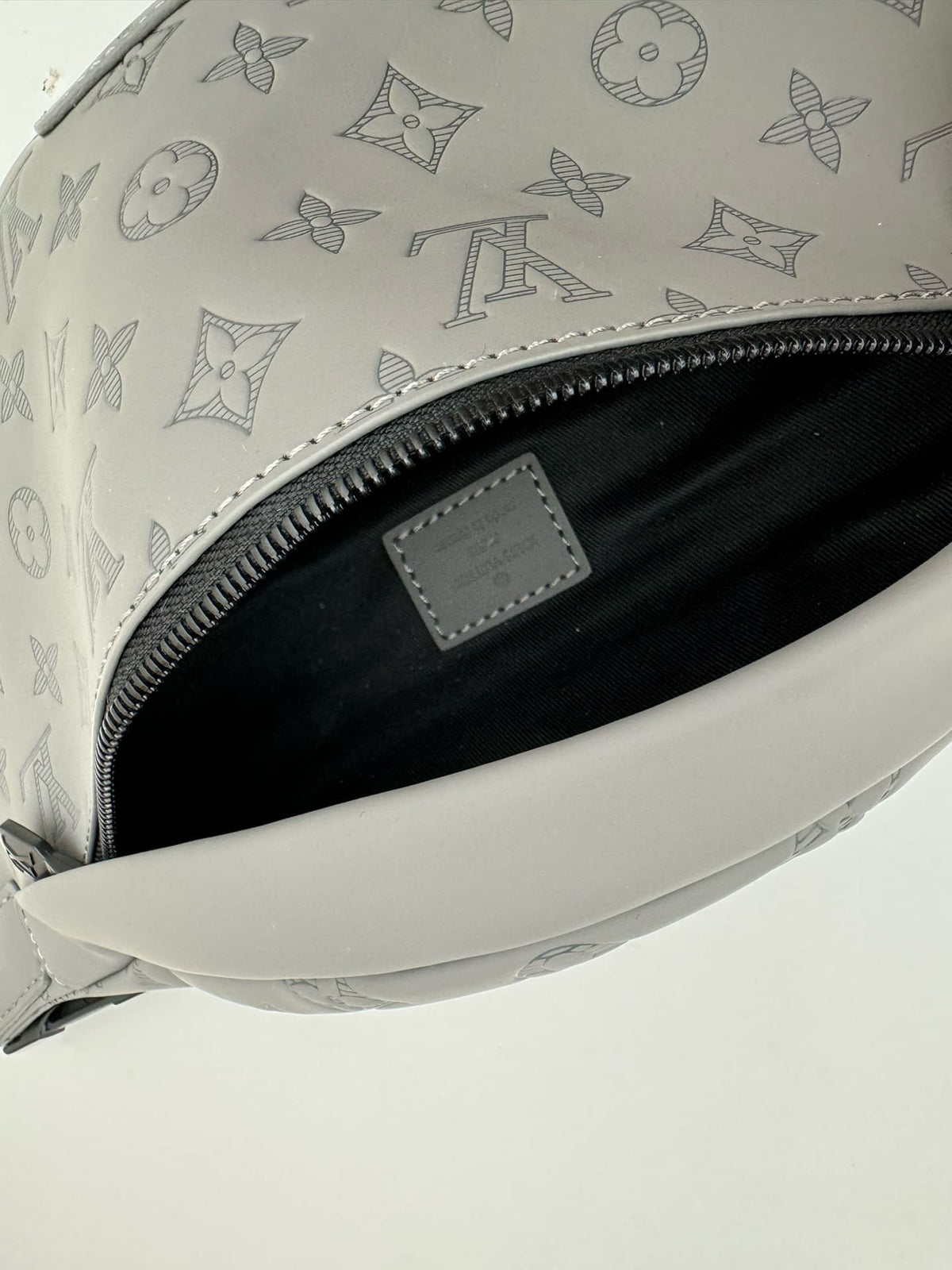 Louis Vuitton M46108 Discovery Bumbag