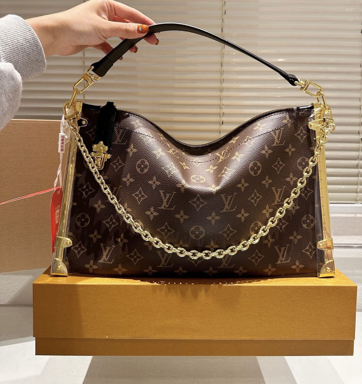 Louis Vuitton M12075 Lucky Trunk