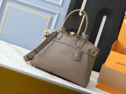 Louis Vuitton M22927 Vendôme MM