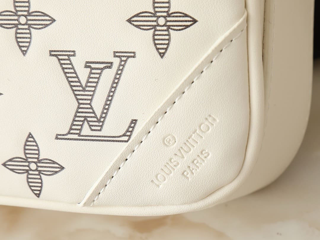 Louis Vuitton M24754 Trio Messenger
