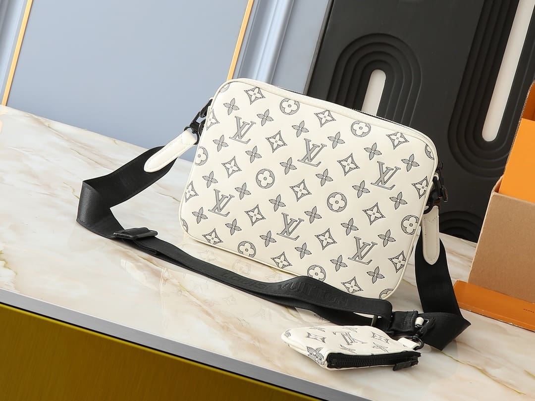 Louis Vuitton M24754 Trio Messenger