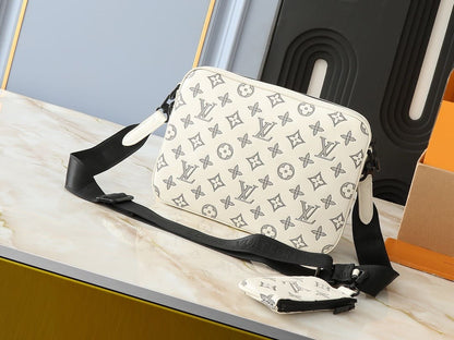 Louis Vuitton M24754 Trio Messenger