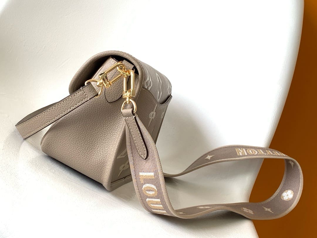 Louis Vuitton M46583 Diane
