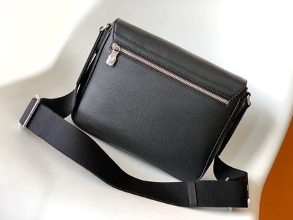 Louis Vuitton M30850 District PM