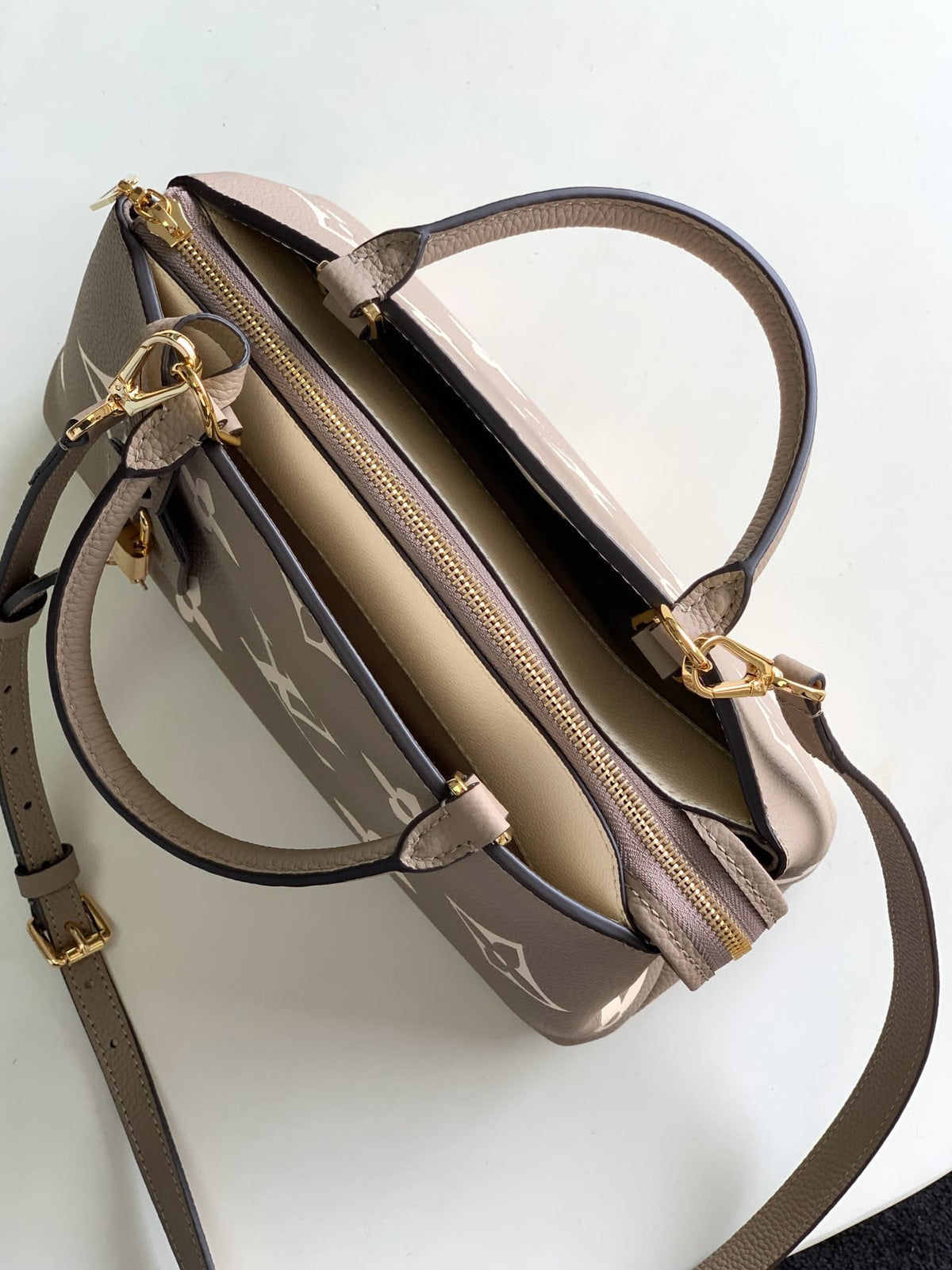 Louis Vuitton M58914 Petit Palais