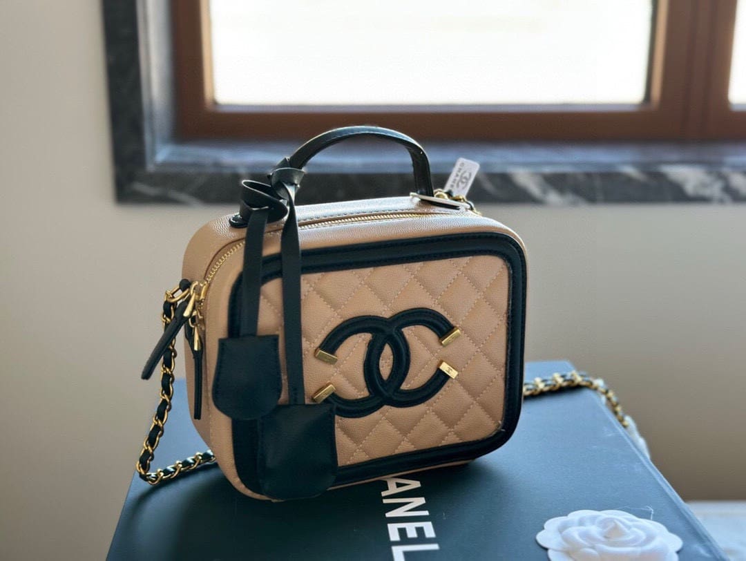 Chanel Caviar Quilted Medium CC Filigree Vanity Case Beige Black