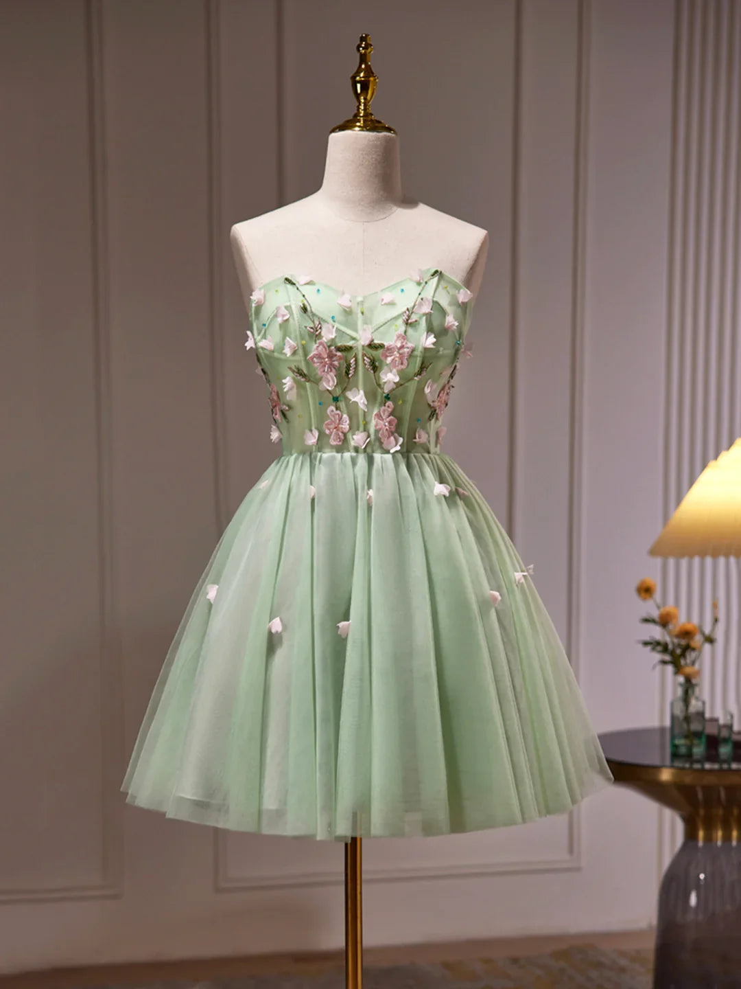 Charming Homecoming Dress Sweetheart Tulle Beaded Flowers Short Prom Dress Back to School Outfits Party Dress  D6092