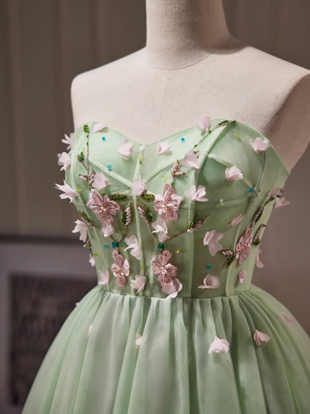 Charming Homecoming Dress Sweetheart Tulle Beaded Flowers Short Prom Dress Back to School Outfits Party Dress  D6092