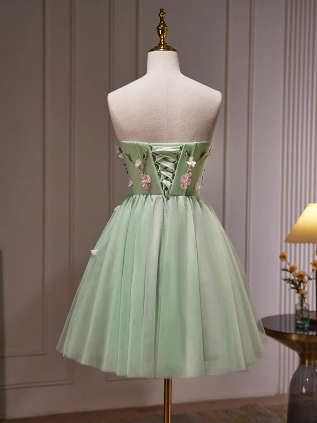 Charming Homecoming Dress Sweetheart Tulle Beaded Flowers Short Prom Dress Back to School Outfits Party Dress  D6092