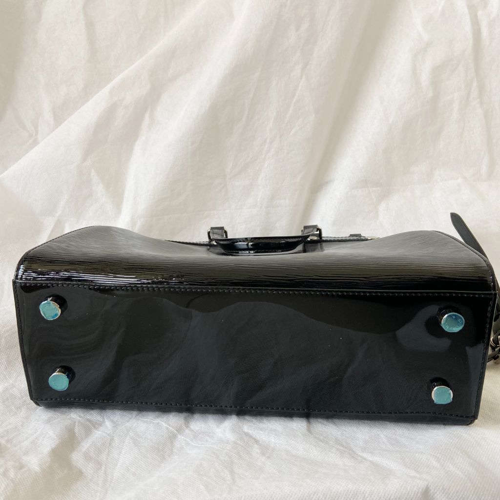 Louis Vuitton Brea handbag in black patent epi leather